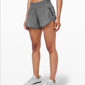 Brand new lululemon heather lux multi black tracker low rise 4” short, size 4